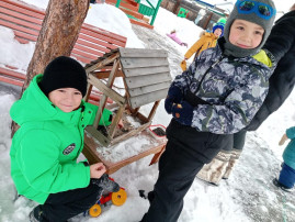 «Кормим птиц мы каждый день, это делать нам не лень». «Кормим птиц мы каждый день, это делать нам не лень».